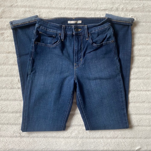 Levi’s High Rise Skinny’s - Picture 2 of 4